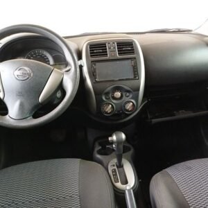 Moldura Central Nissan March 2015